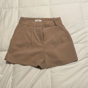 ARITZIA Babaton tan shorts size 2